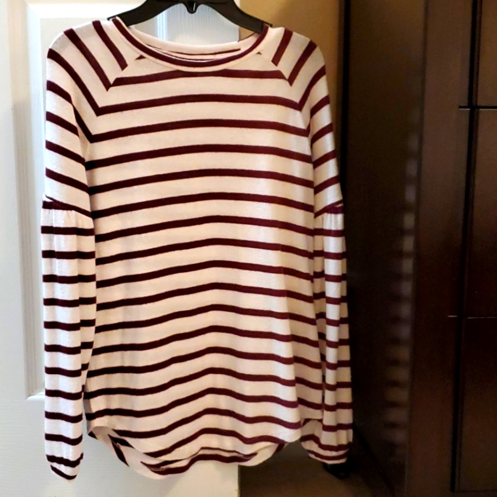 Old Navy sweater shirt